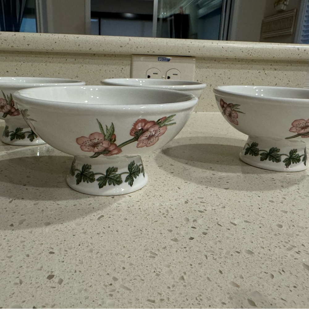 Four footed Portmeirion Pomona pattern bowls. Perfect condition